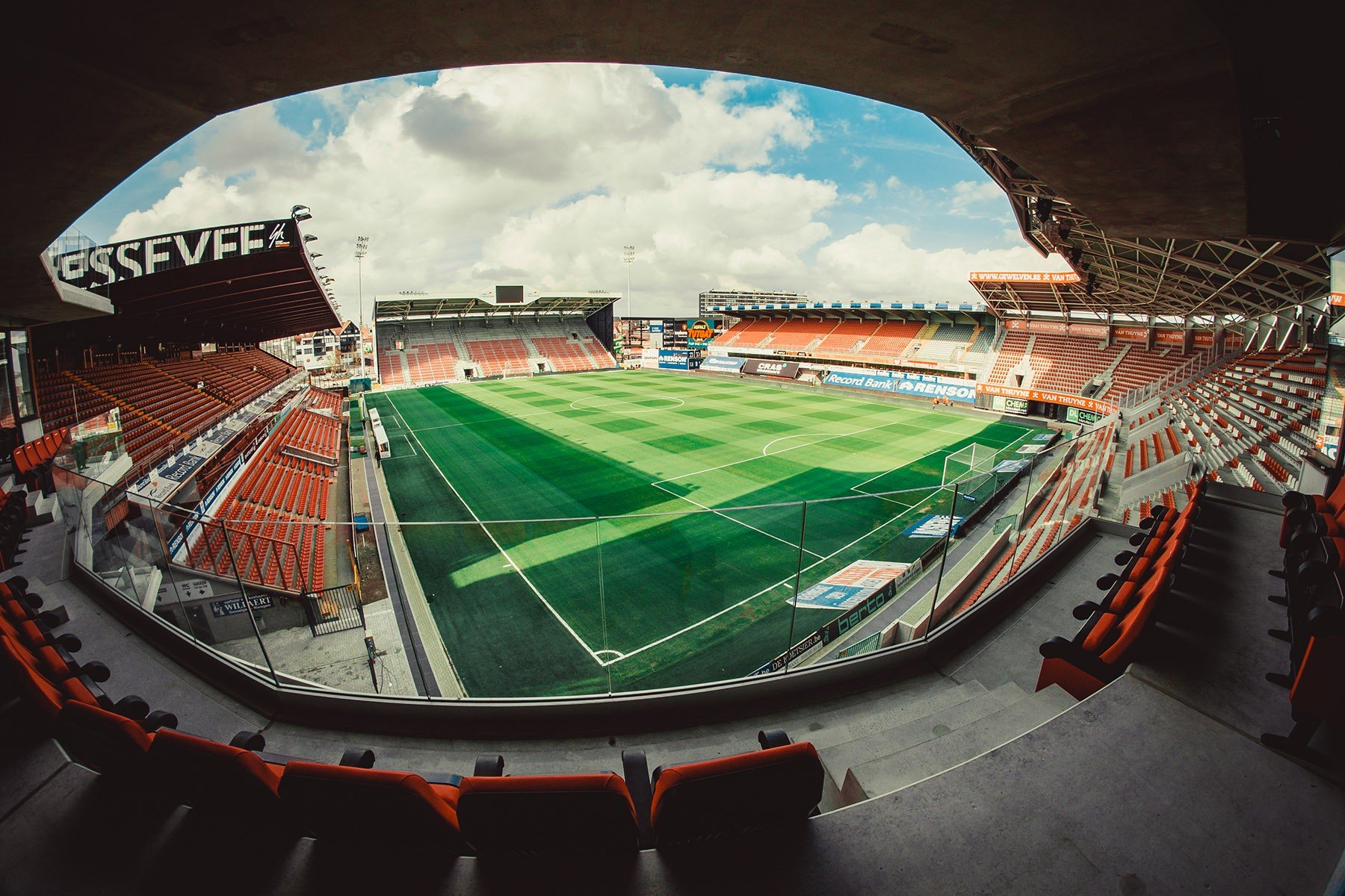 Krijgt Regenboogstadion Nieuwe Naam? - Waregem1